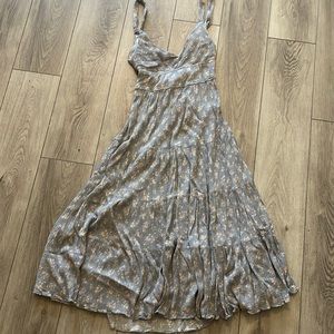 Lulu’s Vici Floral Open Tie Back Midi Dress Dress Forum Pastel Blue medium m